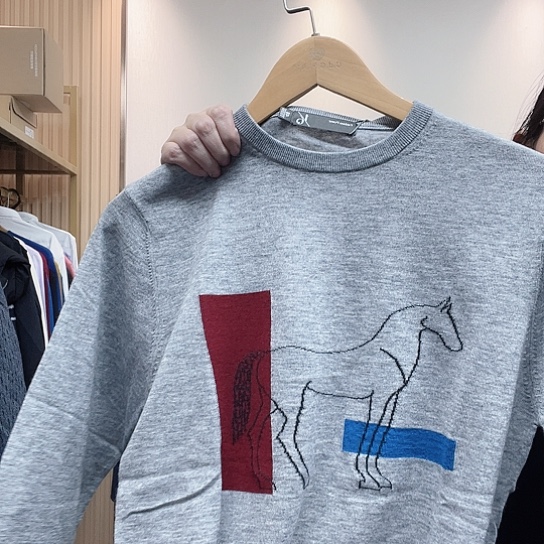 170。   毛衣灰色一件