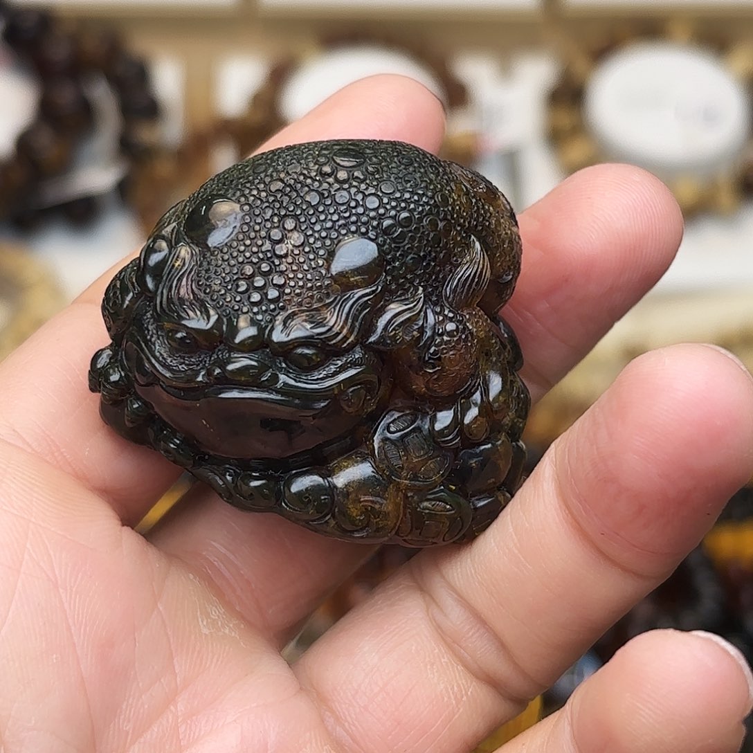 静***观琥珀未镶嵌裸石大