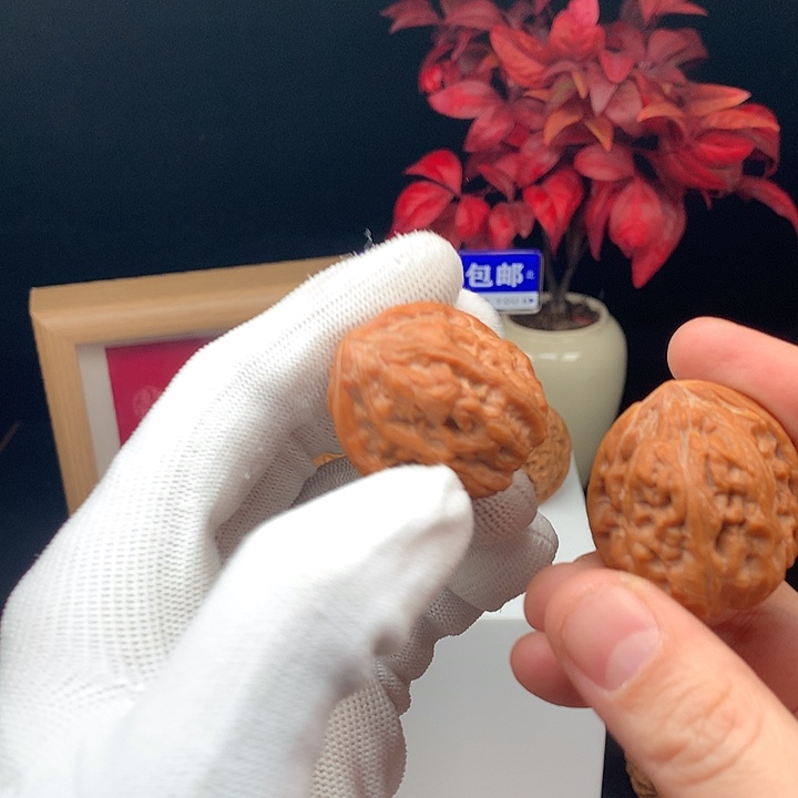 文玩核桃吊坠水晶