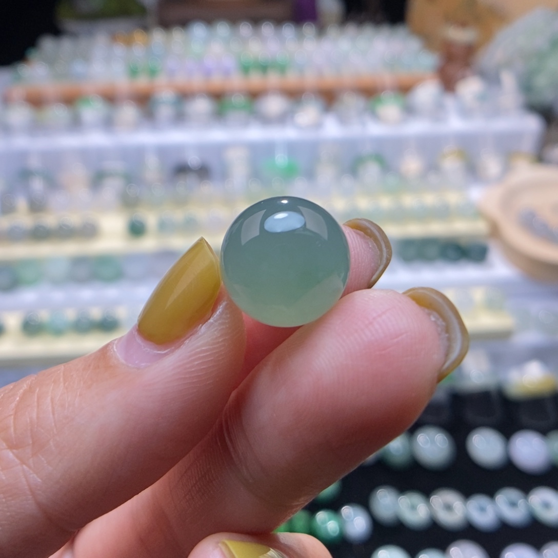 翡翠未镶嵌颈饰13.1芙蓉绿