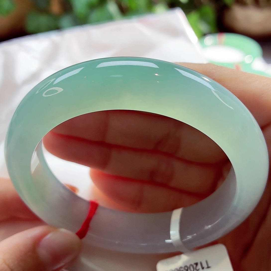 翡翠未镶嵌手镯宽版果冻底天空蓝68-05