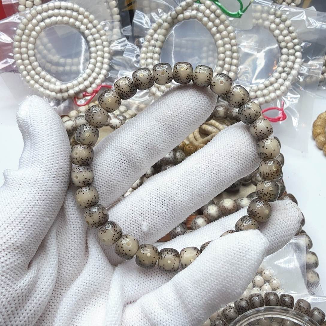 星月菩提吊坠4灰玻璃8左右