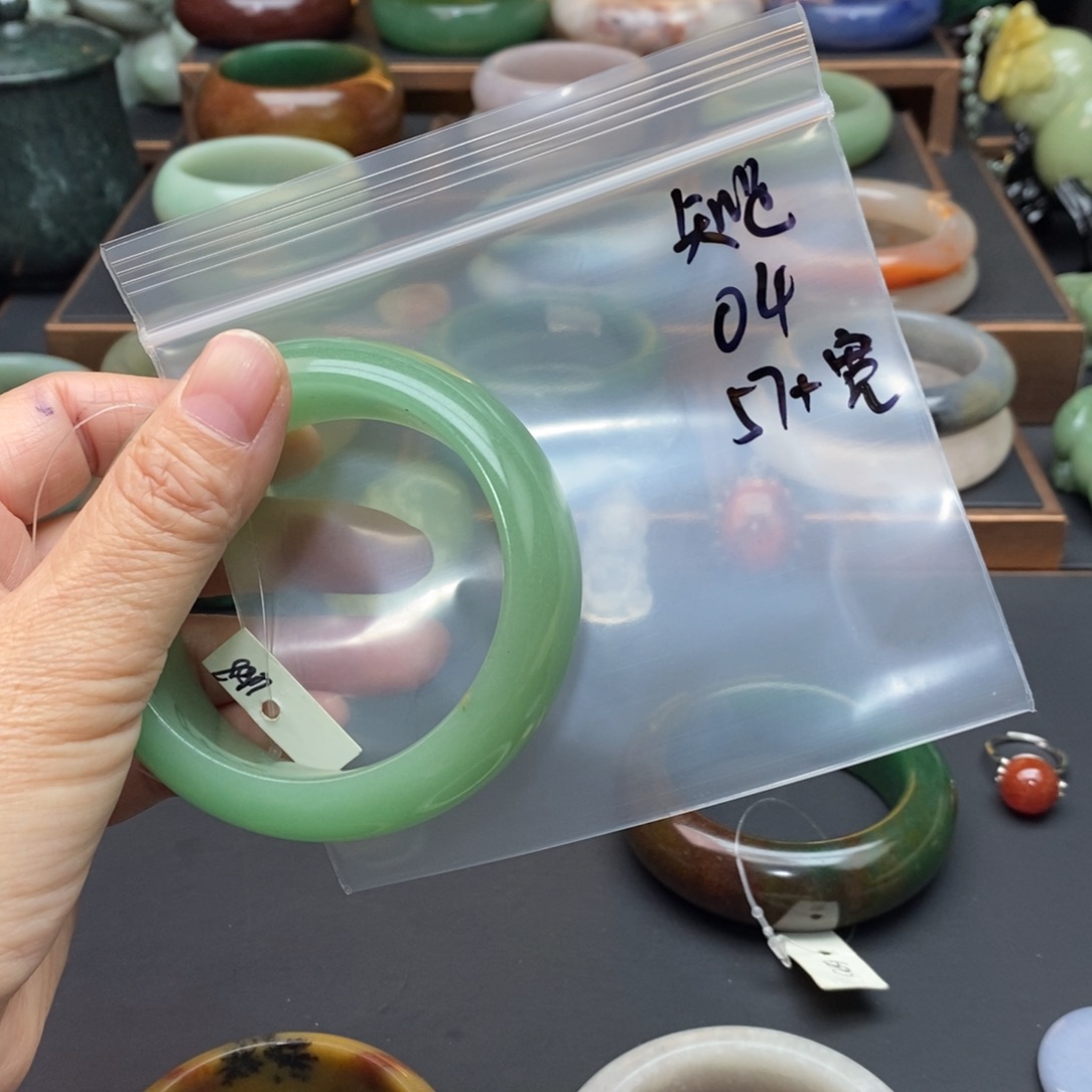 石英质玉手镯未镶嵌知**乐