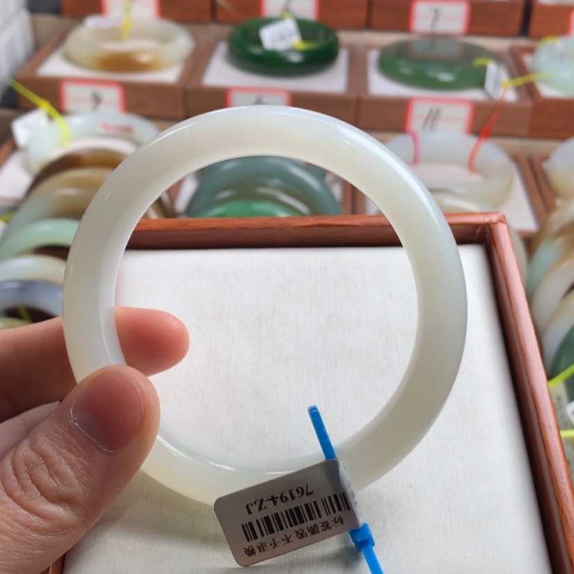 【闪购商品】和田玉手镯未镶嵌59’6