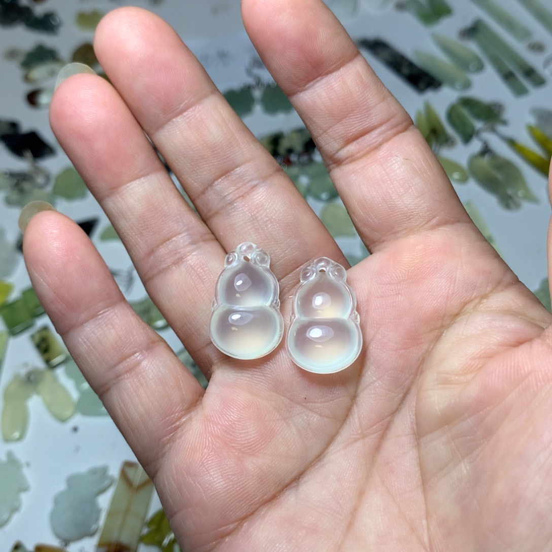 未镶嵌蛇纹石玉耳环