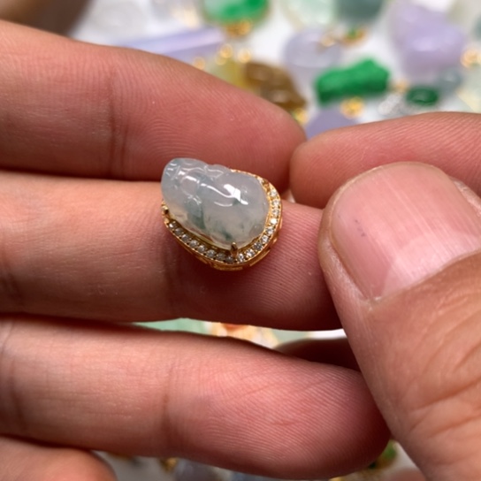 翡翠颈饰未镶嵌翡翠