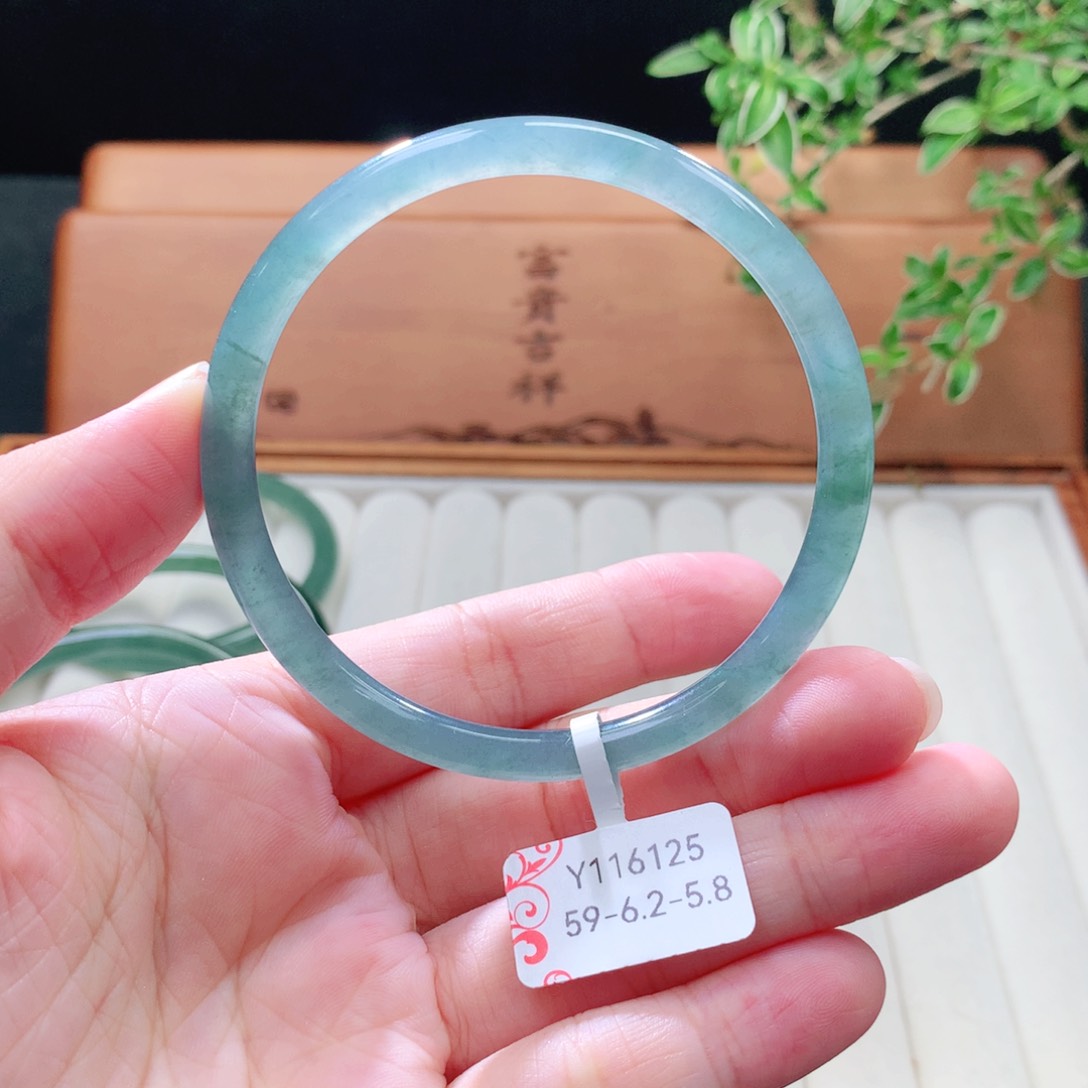 未镶嵌手镯（圆镯）翡翠