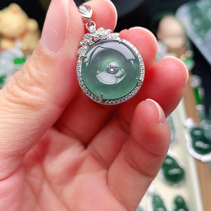 颈饰银S925镶嵌翡翠吊坠