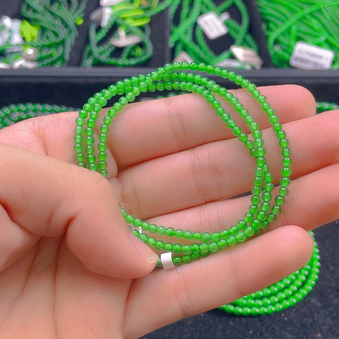 翡翠未镶嵌颈饰   