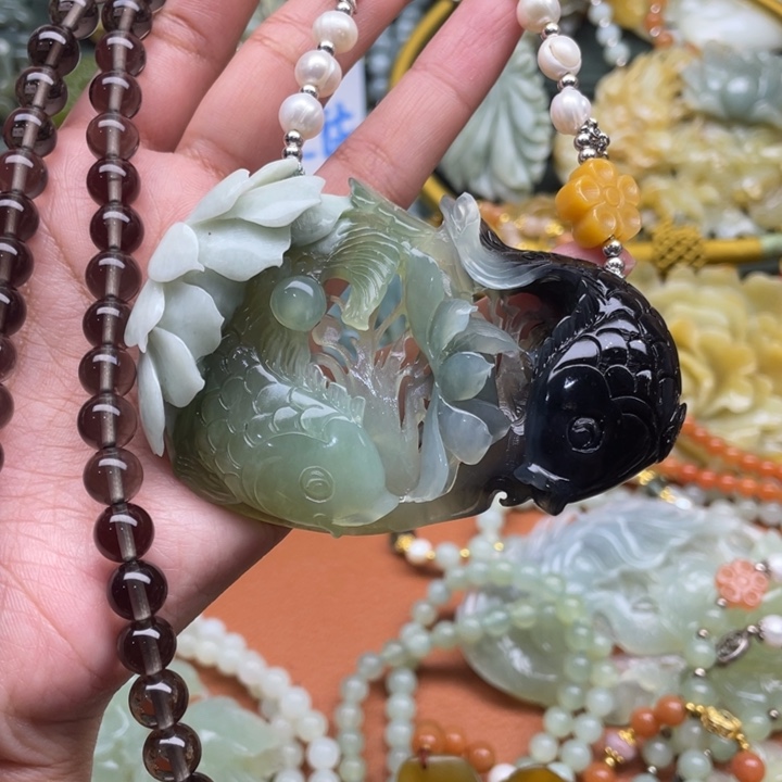 蛇纹石玉吊坠合金