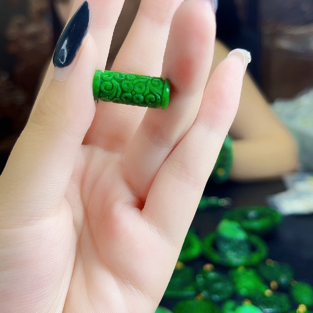 颈饰未镶嵌翡翠多样性