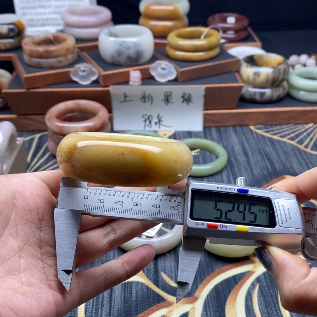 石英质玉未镶嵌手镯