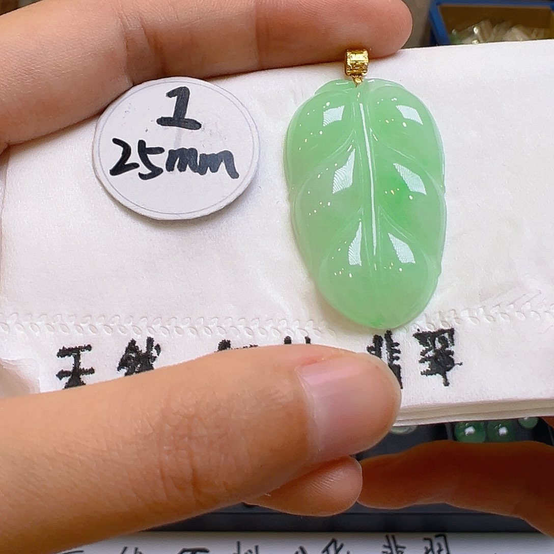 翡翠颈饰18K金镶嵌翡翠