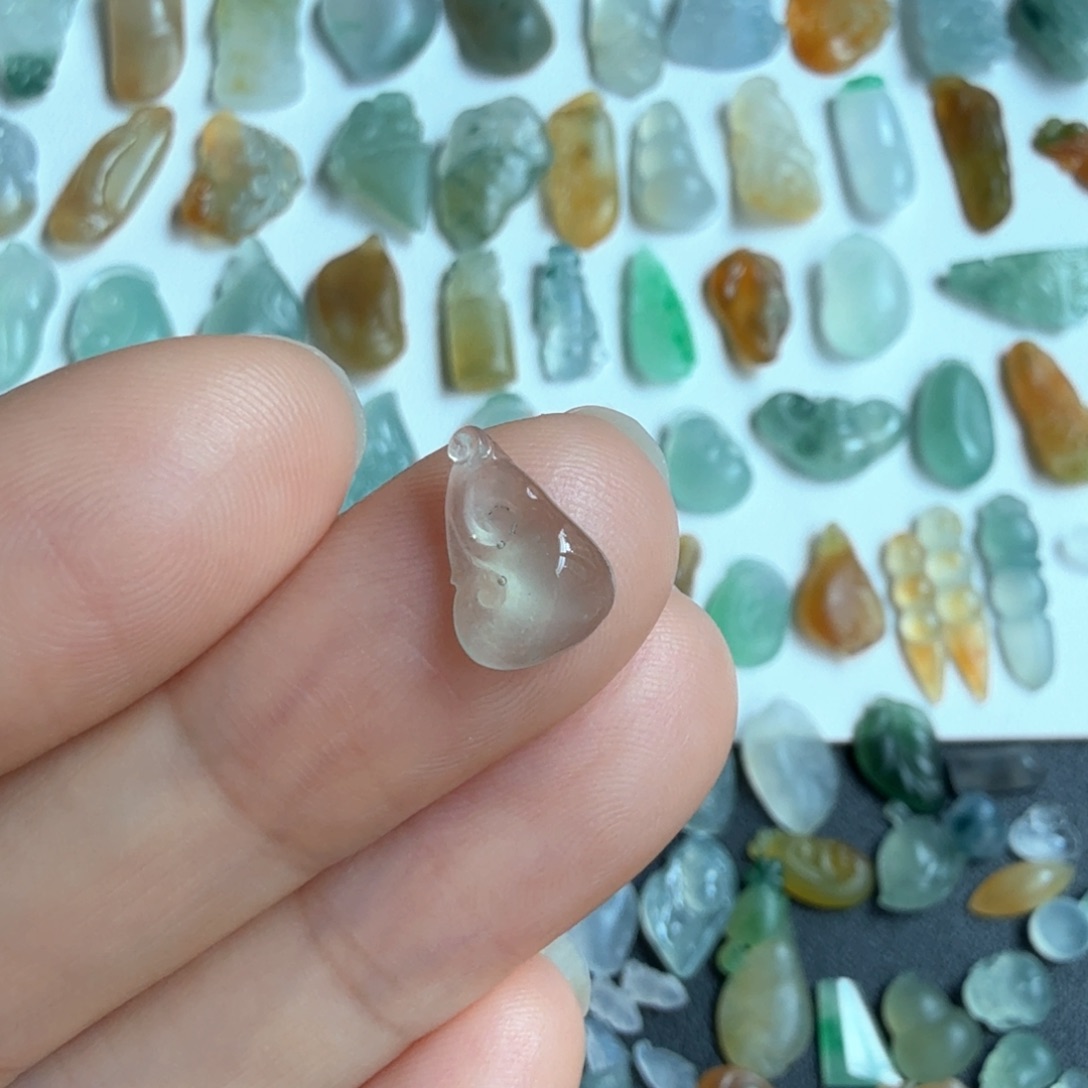 定制翡翠未镶嵌如意