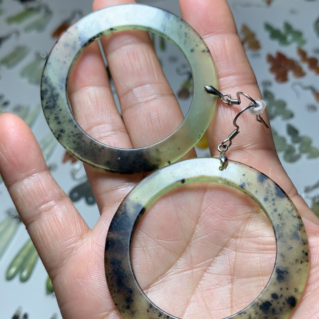 蛇纹石玉耳环未镶嵌