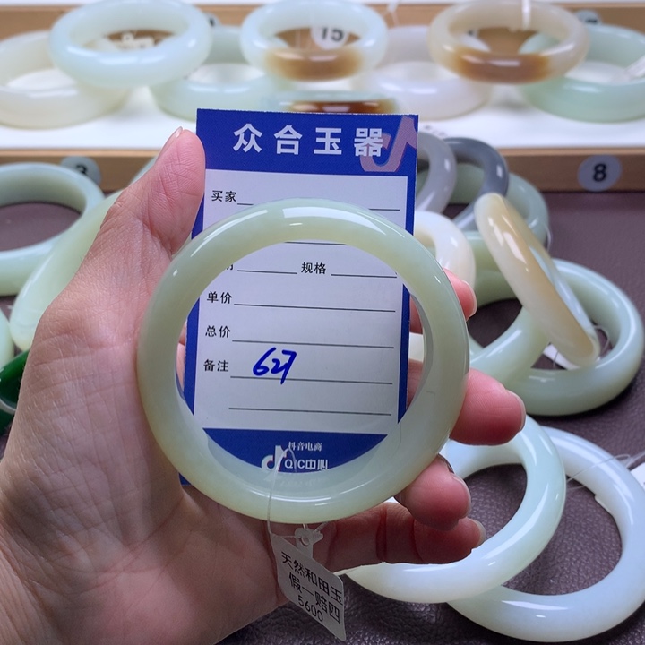 和田玉未镶嵌手镯