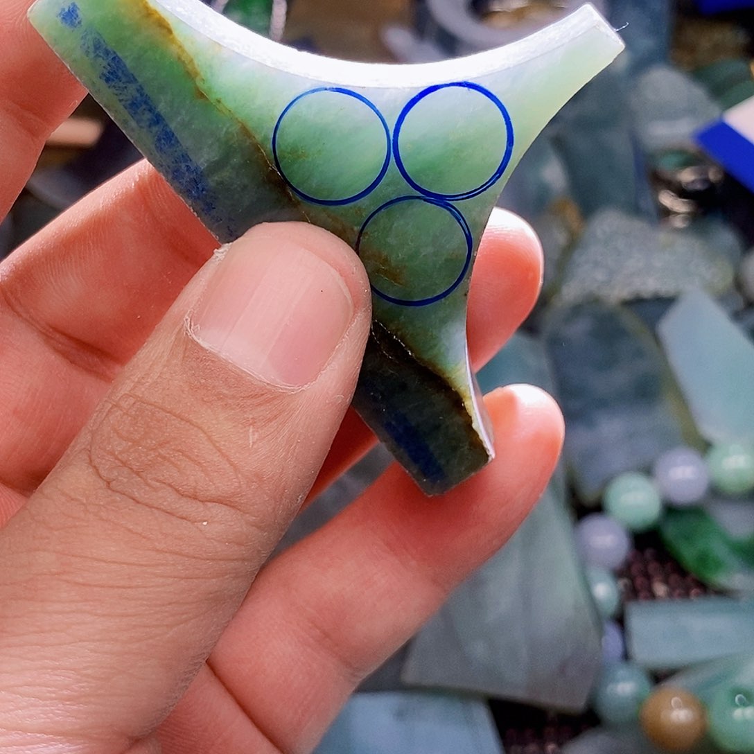 颈饰未镶嵌翡翠翡翠