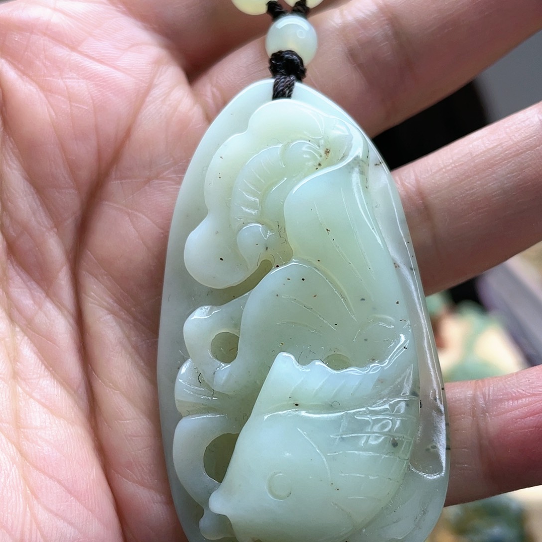 蛇纹石玉颈饰未镶嵌