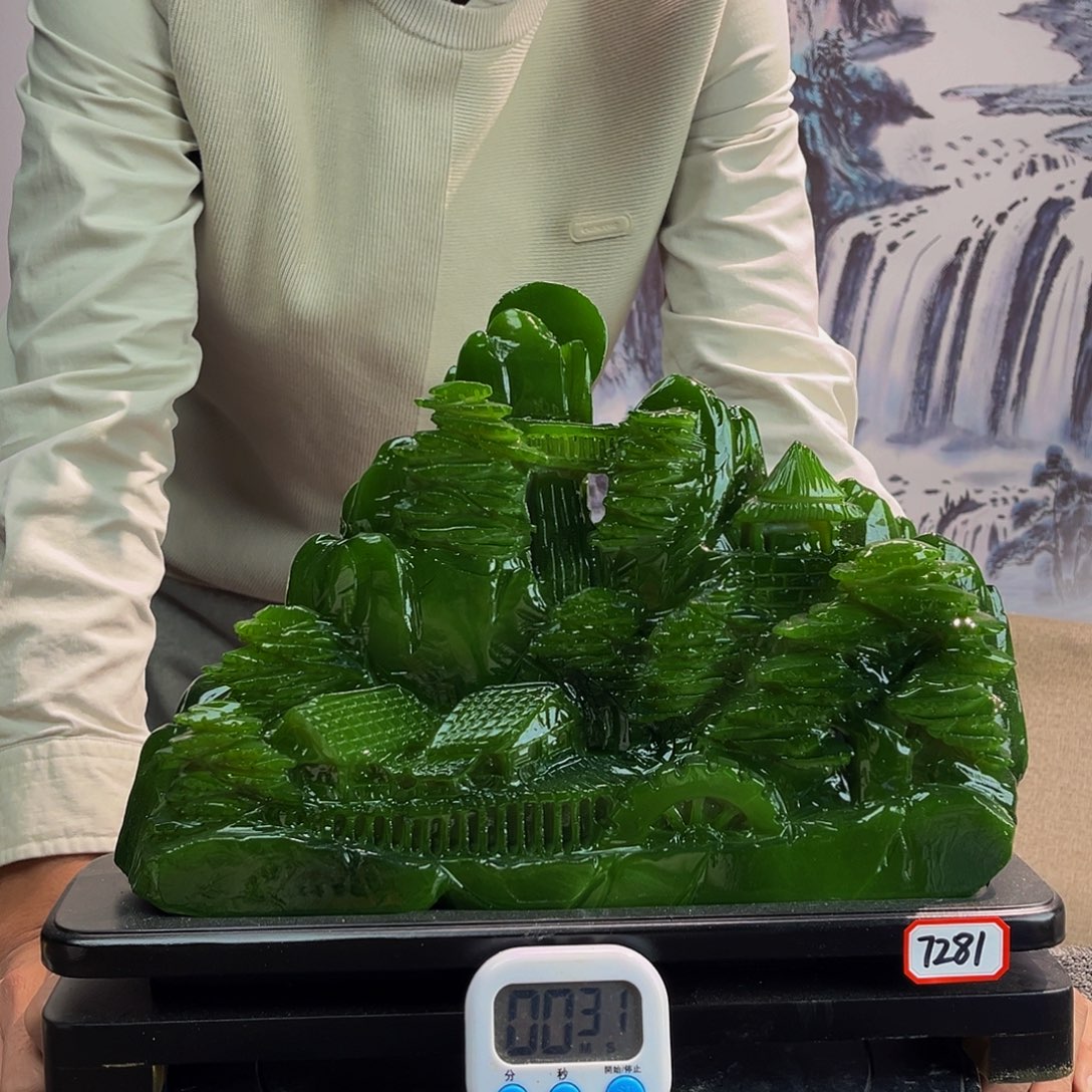 阿***草玉玉摆件绿色带底座