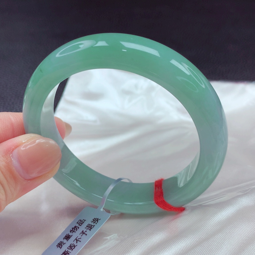 翡翠手镯未镶嵌手镯88