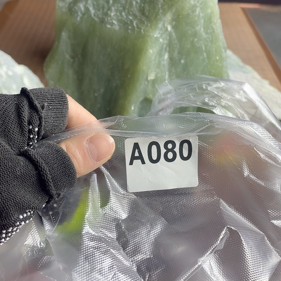 南***。蛇纹石玉未镶嵌原石