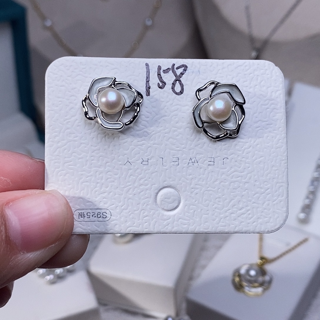 淡水珍珠银S925镶嵌耳饰