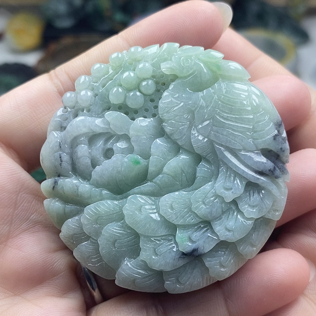 翡翠未镶嵌颈饰牌子