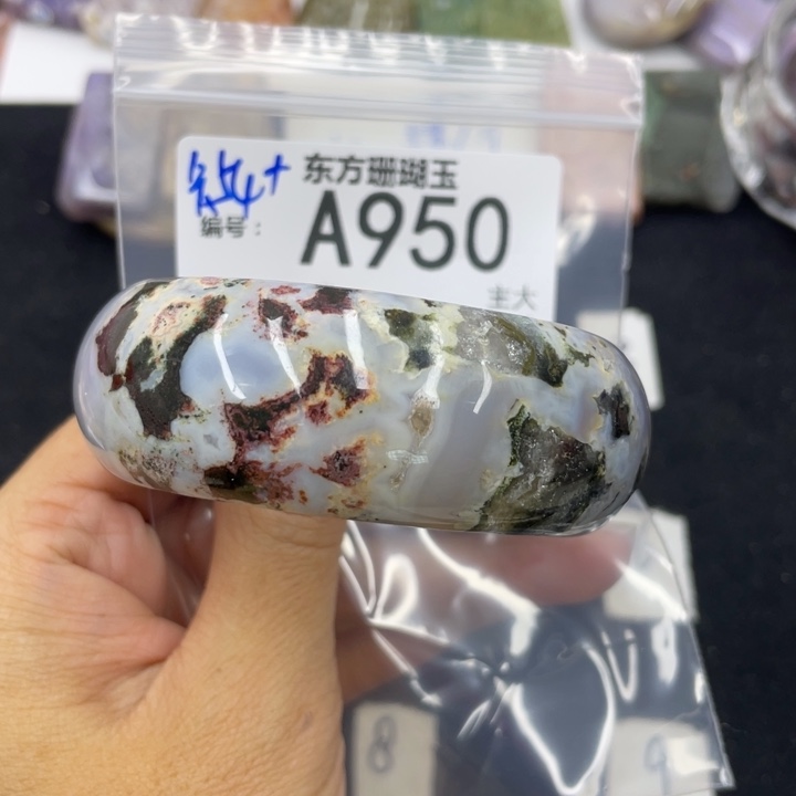 硅化珊瑚（珊瑚玉）颈饰合金