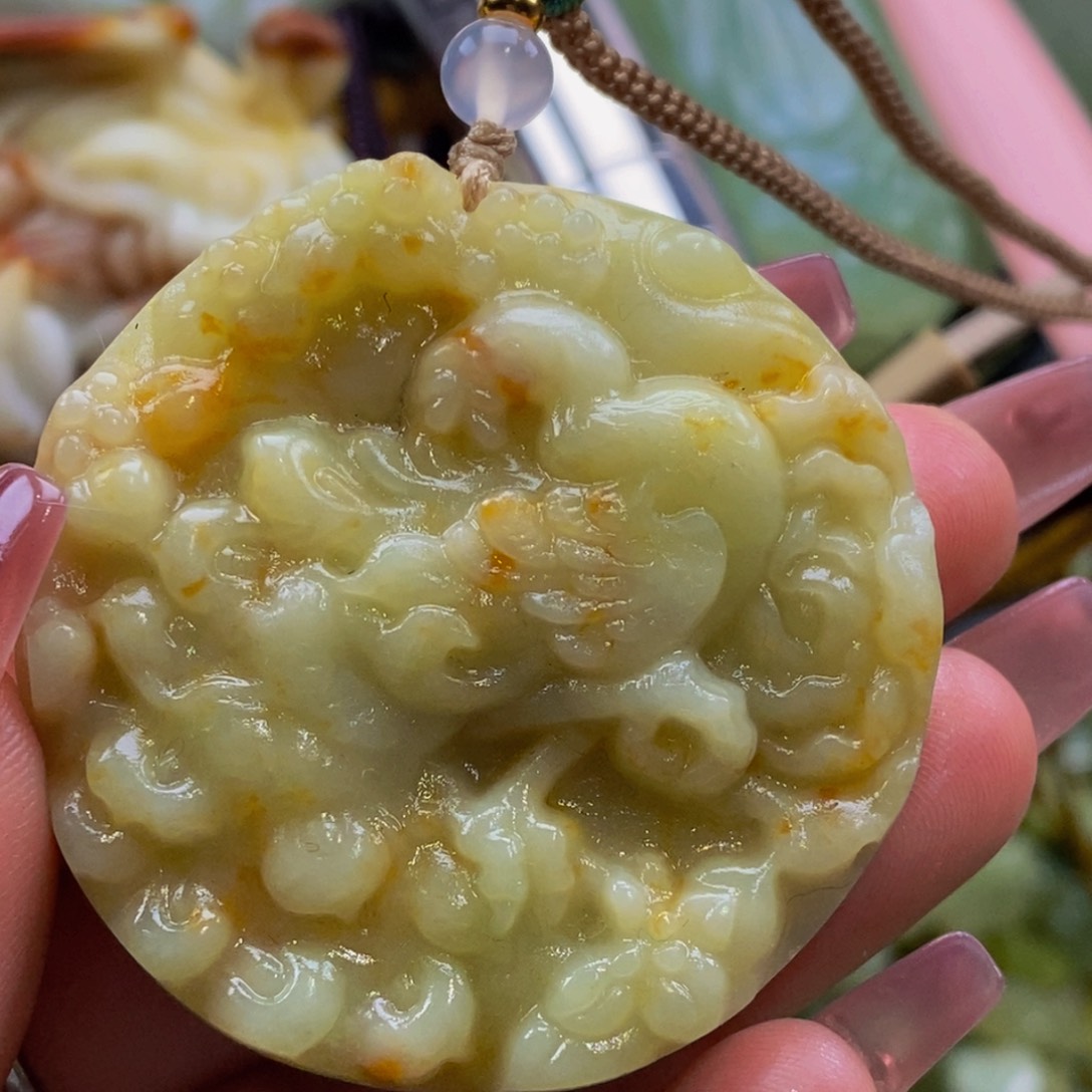蛇纹石玉颈饰未镶嵌