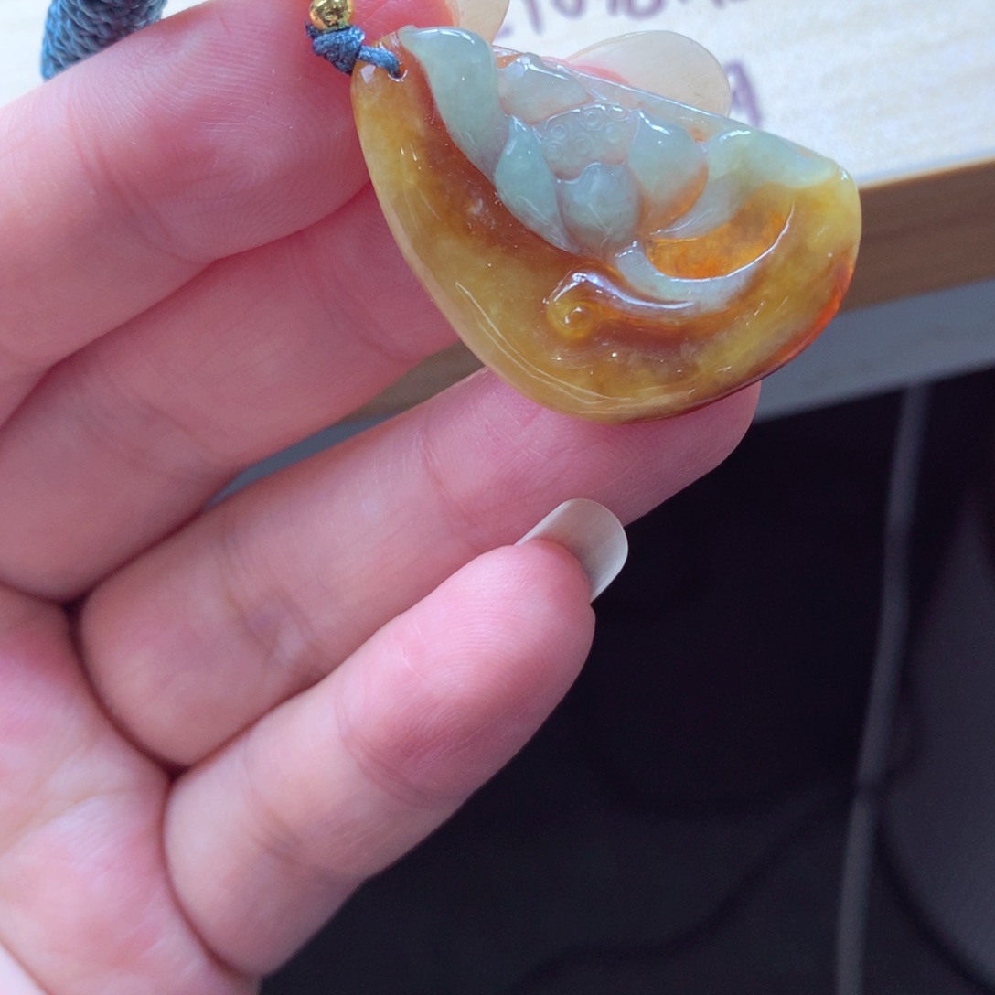翡翠颈饰未镶嵌吊坠