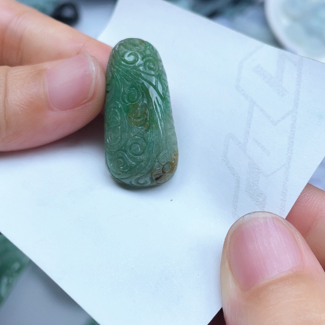 翡翠挂件未镶嵌翡翠