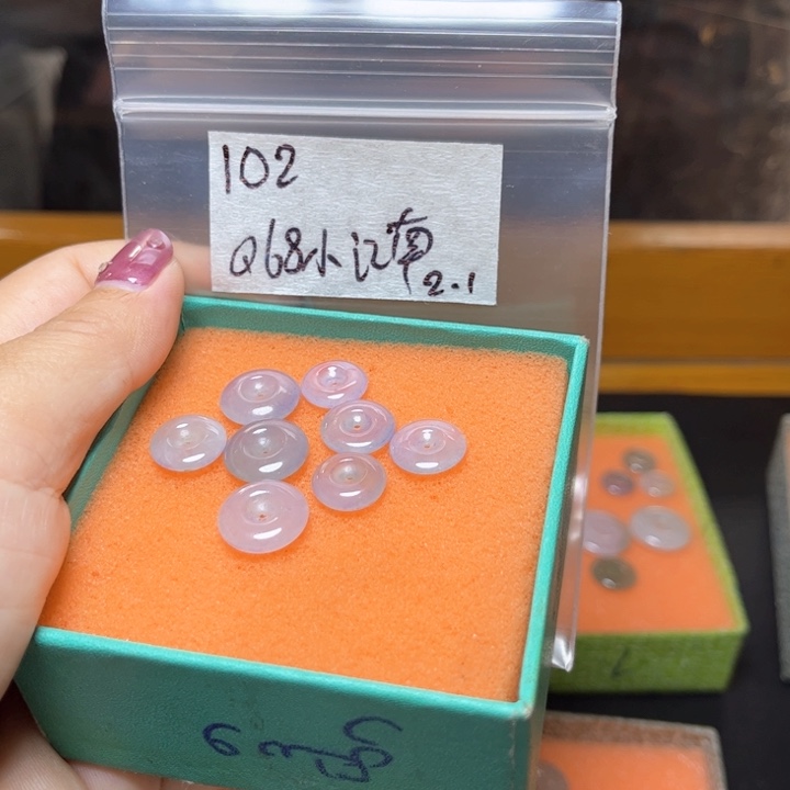 定制翡翠未镶嵌小**金不