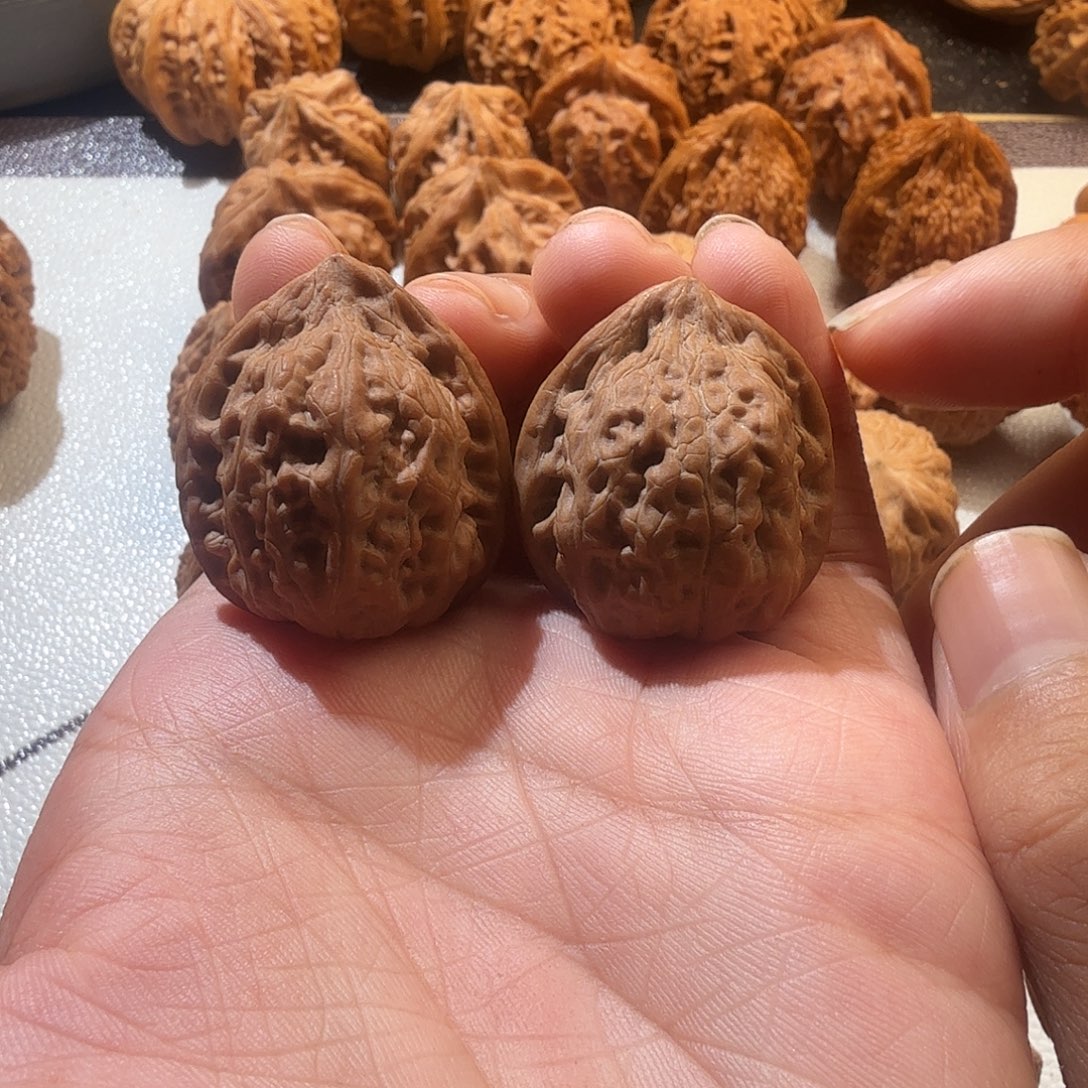 文玩核桃吊坠赤龙鸡心