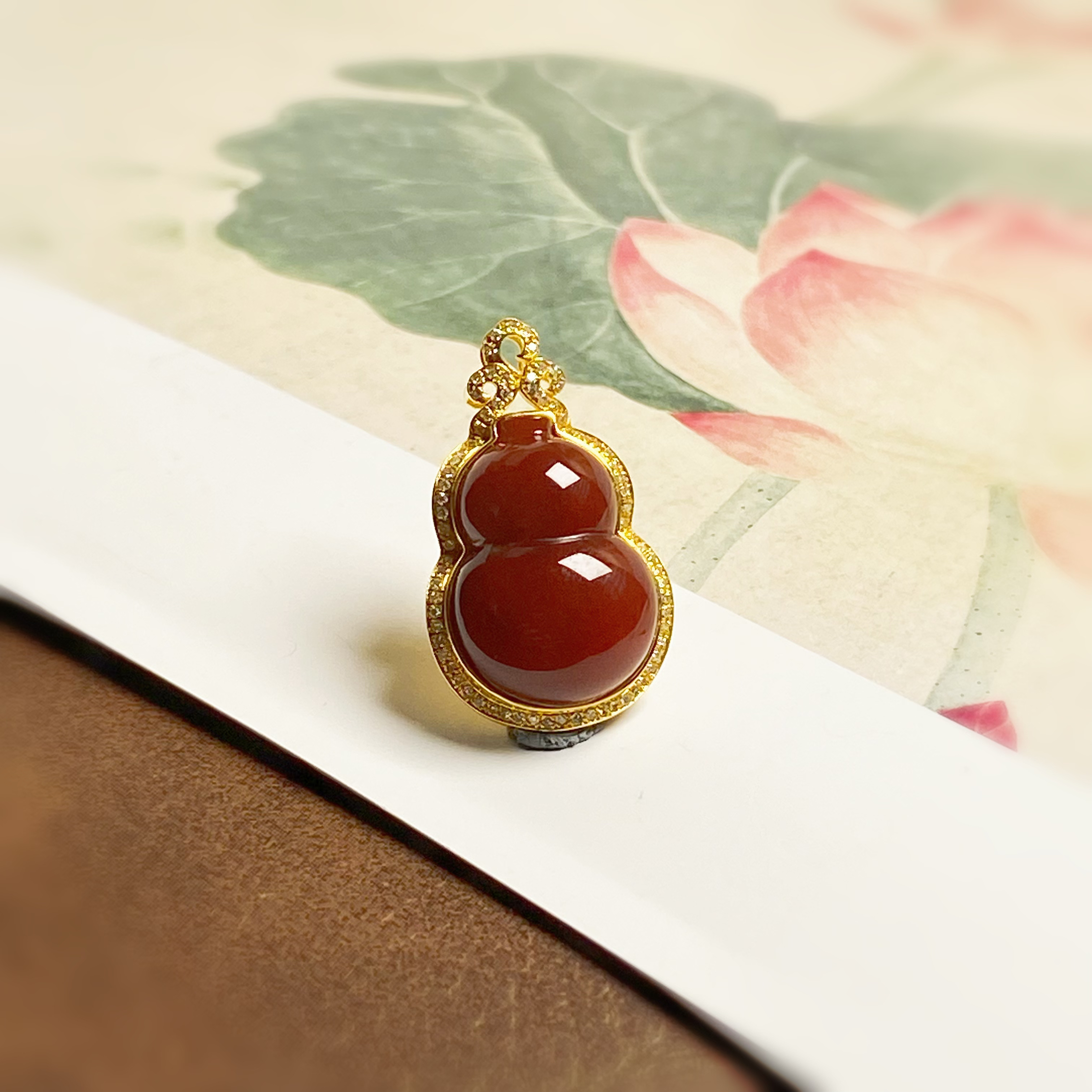 南红葫芦设计款吊坠 天然原矿牛血红18K金镶嵌