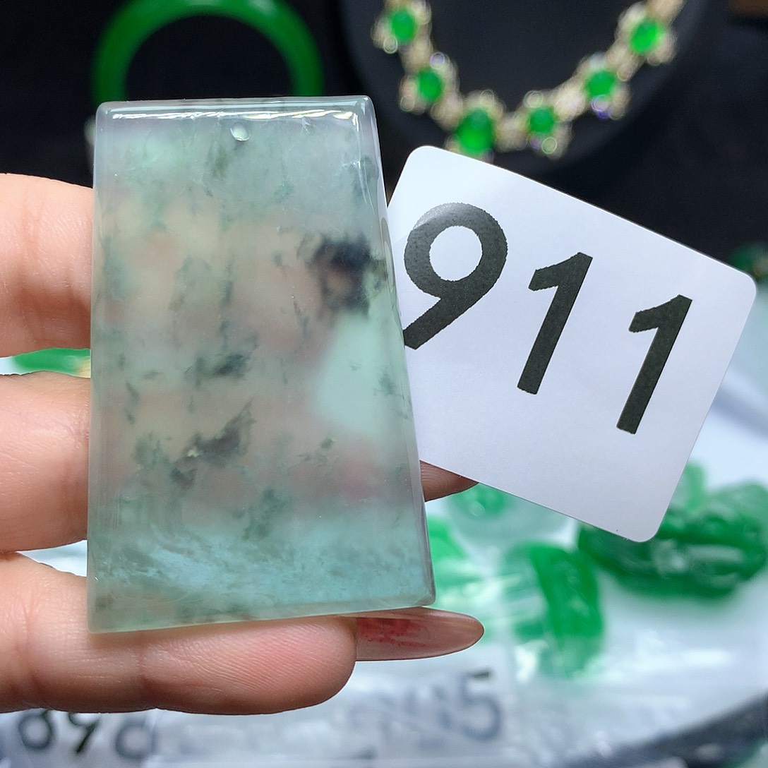 翡翠吊坠(赠链)未镶嵌