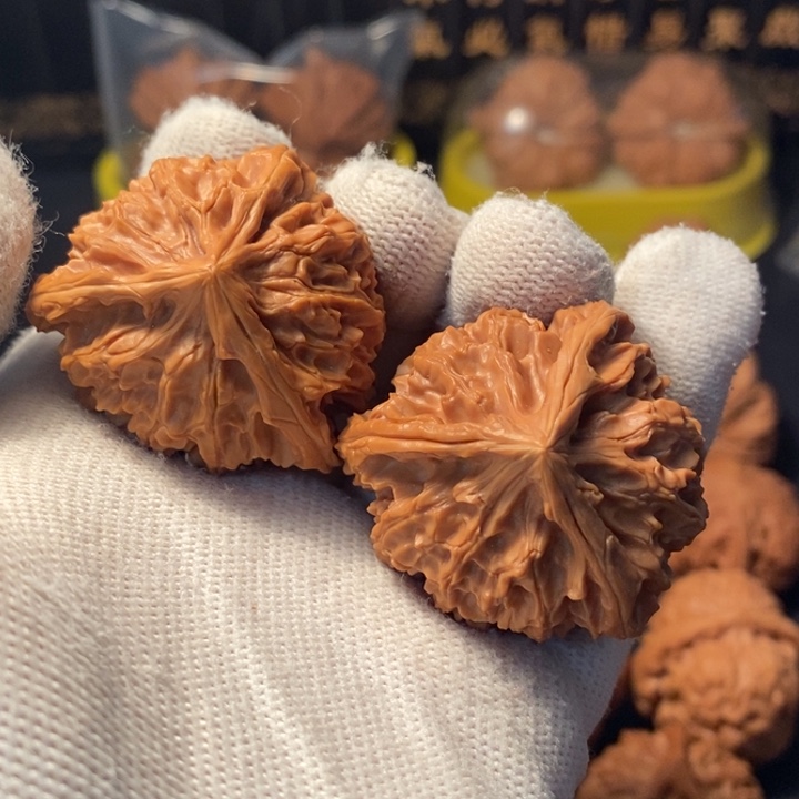 文玩核桃吊坠野生人三棱40