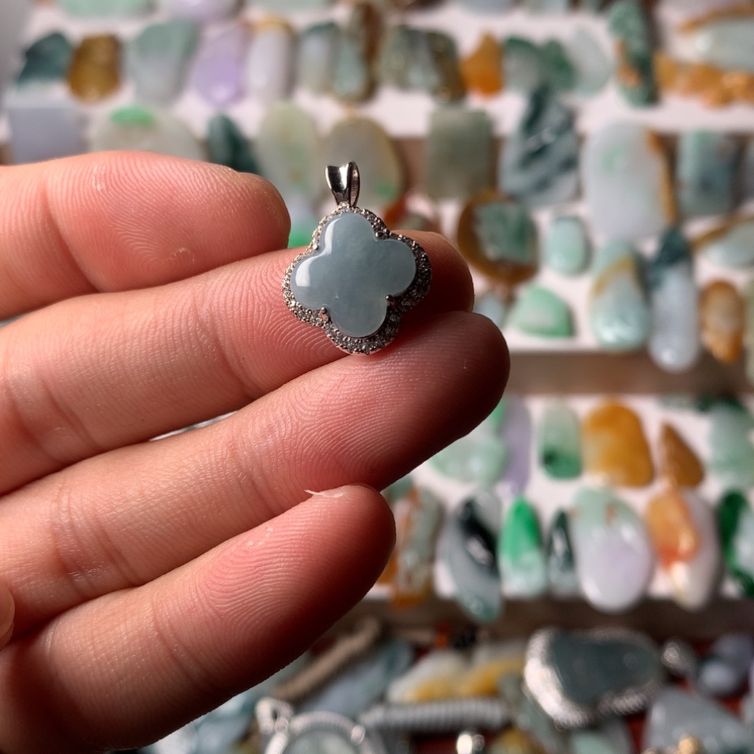 翡翠未镶嵌颈饰危地马拉翡翠，四叶草