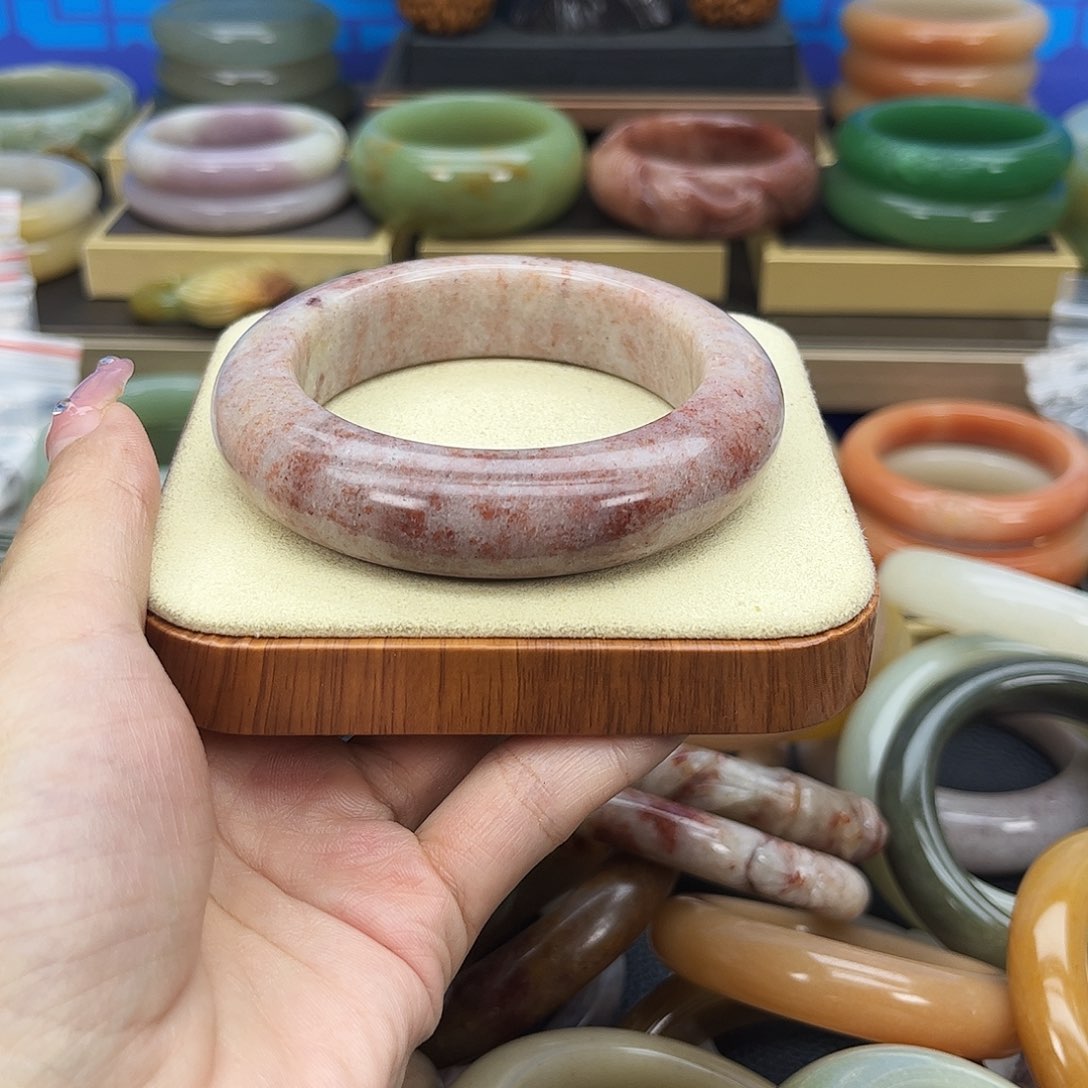 未镶嵌手镯石英质玉瑀*