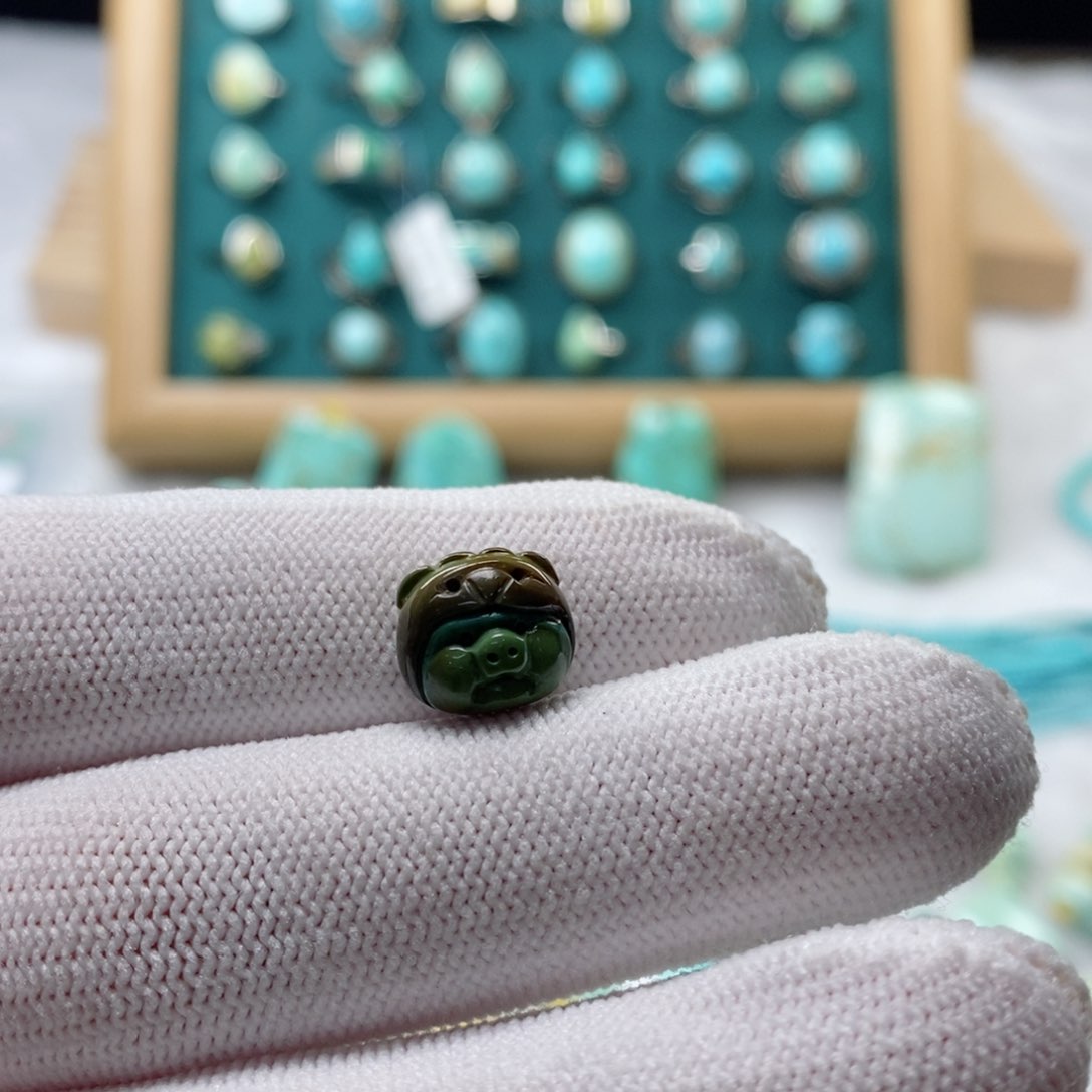 绿松石颈饰未镶嵌