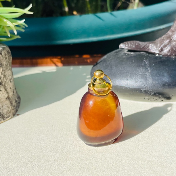 千万珠宝【天然缅甸琥珀（金棕红山水画）瓶子吊坠（空心）】