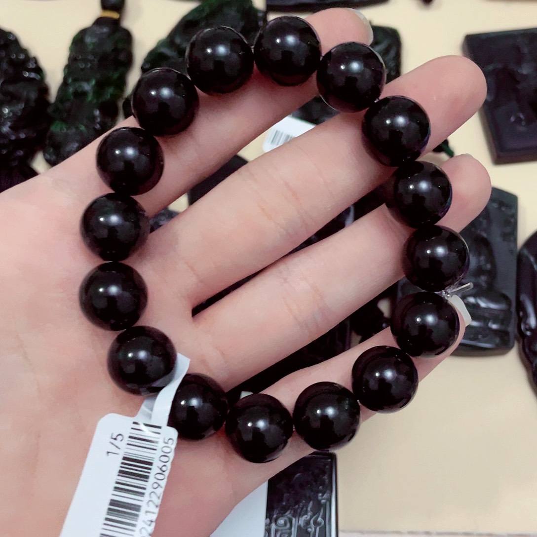 翡翠颈饰未镶嵌小**事翡翠