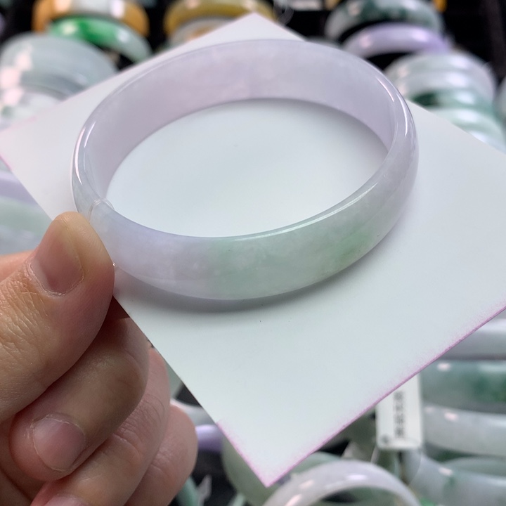 翡翠未镶嵌手镯公主