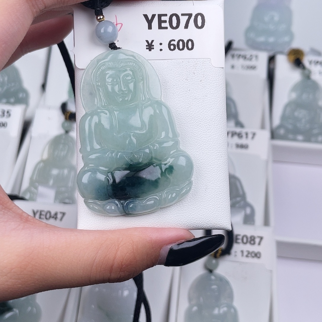 翡翠未镶嵌颈饰YE070