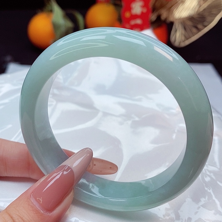 翡翠手镯未镶嵌55圈
