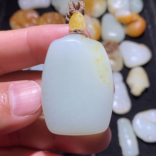 和田玉颈饰未镶嵌