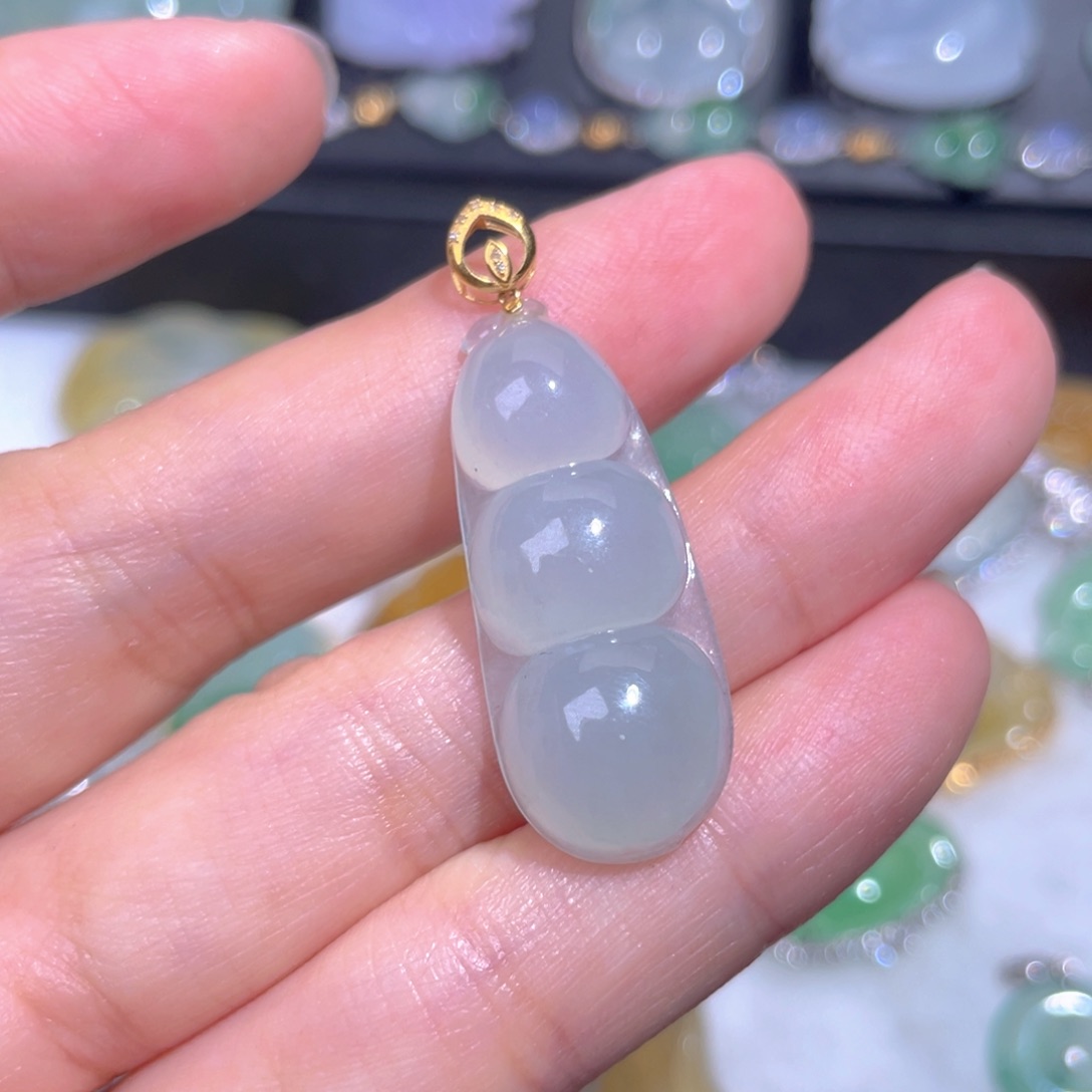 颈饰18K金镶嵌翡翠翡翠