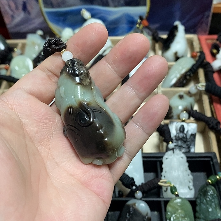 都***程和田玉未镶嵌颈饰