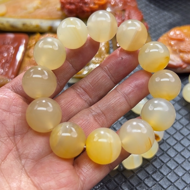 石英质玉（黄龙玉）颈饰未镶嵌