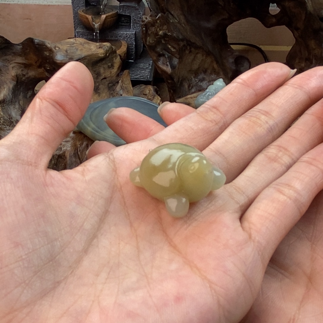 王****和田玉（糖玉）未镶嵌颈饰