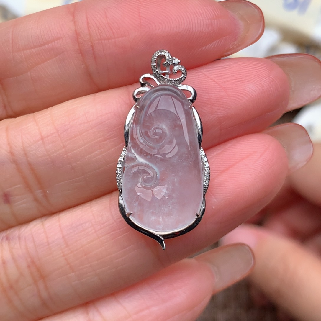 18K金镶嵌挂件翡翠